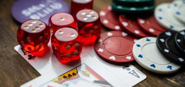Play Blackjack online – some fundamental tips and and tactics
